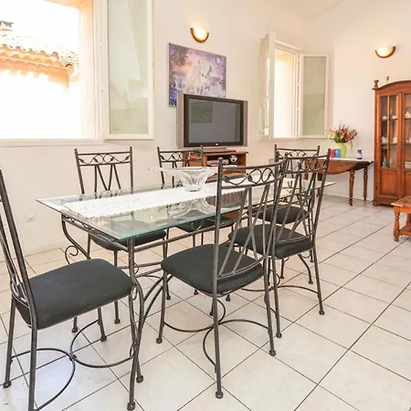 2 Bedroom Nice Home In Cessenon Sur Orb Nyaraló Cessenon-sur-Orb
